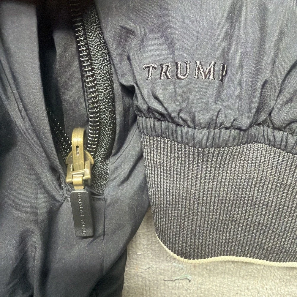 Donald J Trump Signature Collection Windbreaker Jacket V Neck Mens‎ Large